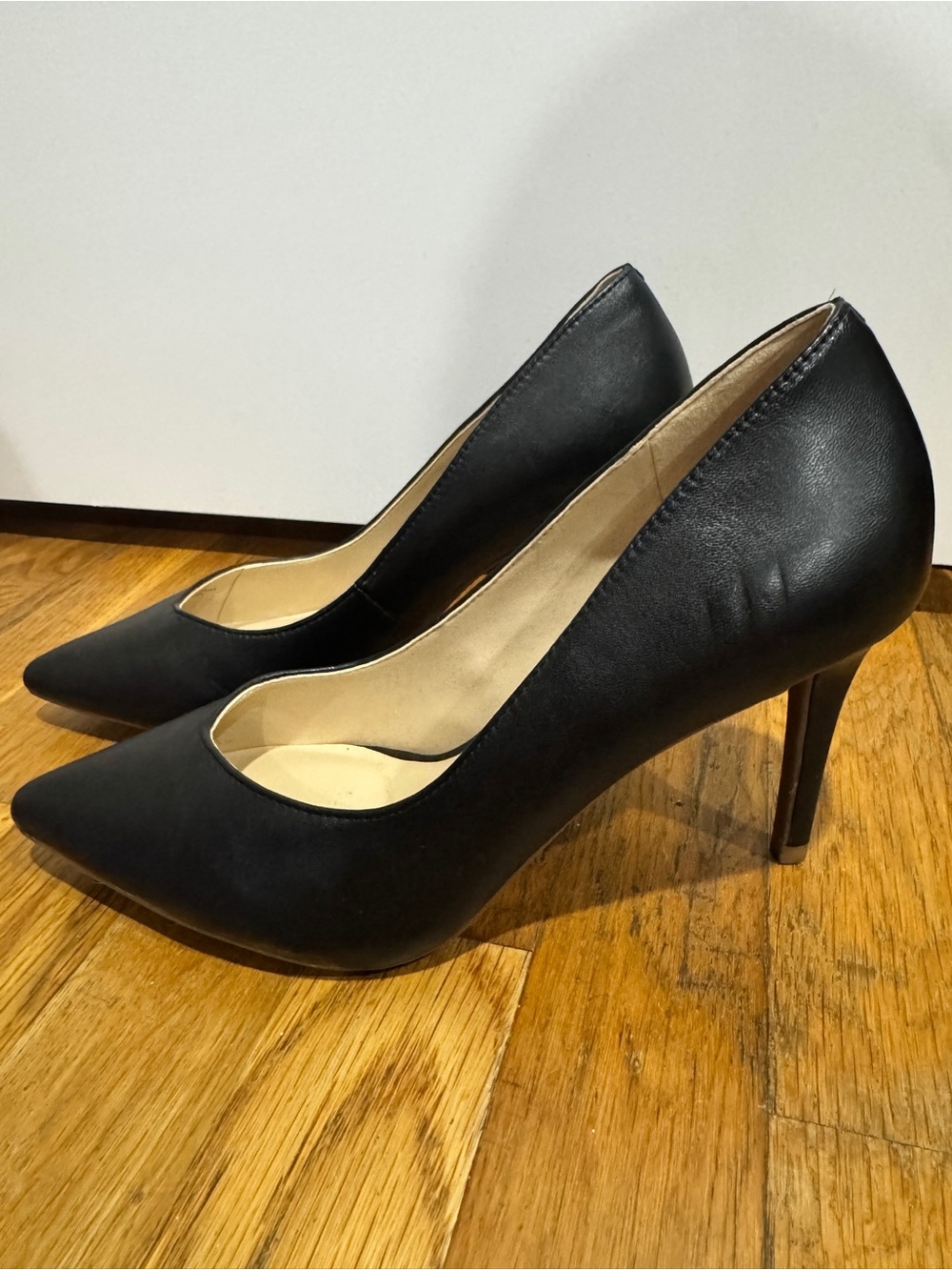 Classic Black Pointed-Toe Women’s Pumps